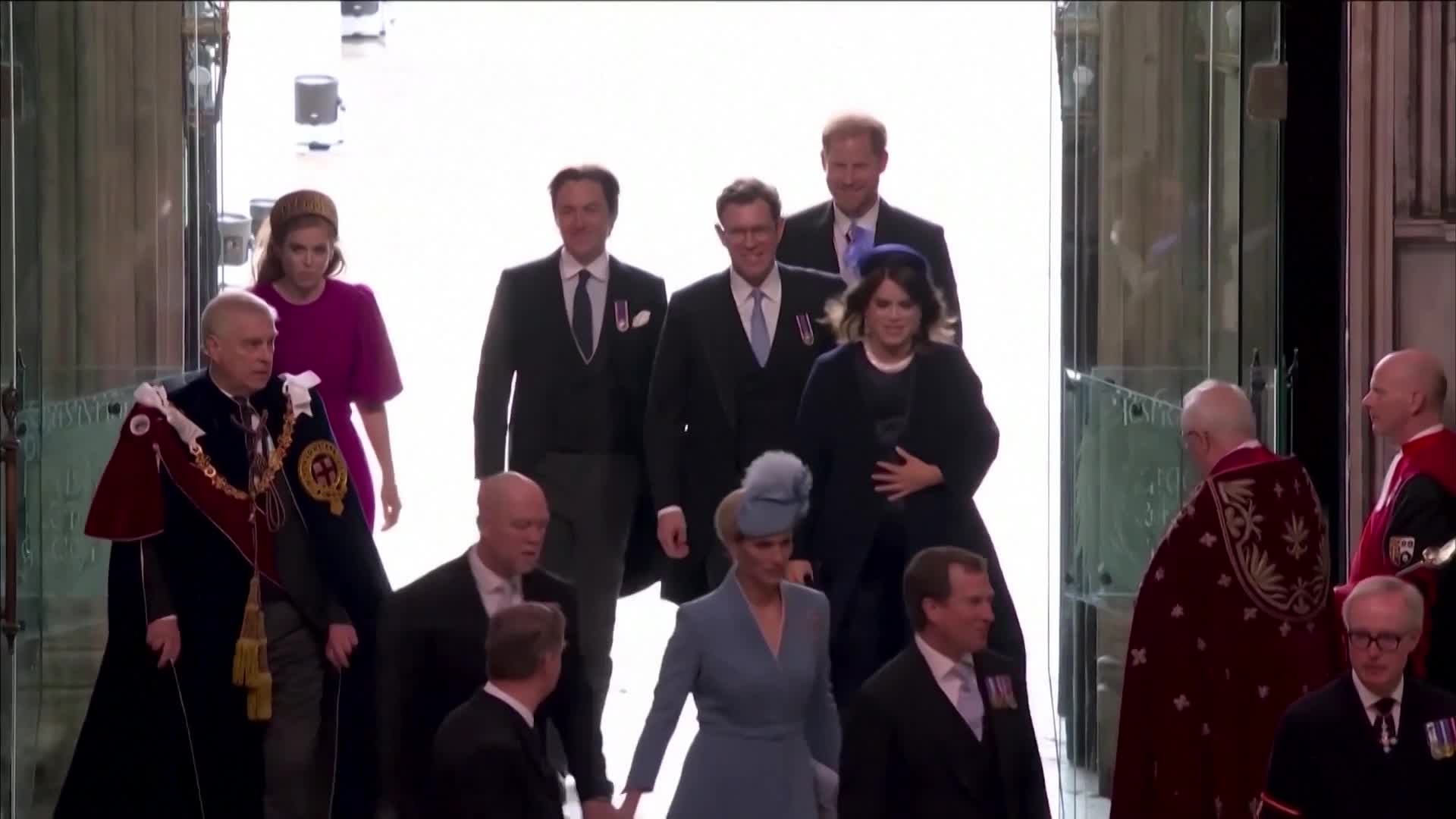 Príchod princa Harryho na korunováciu