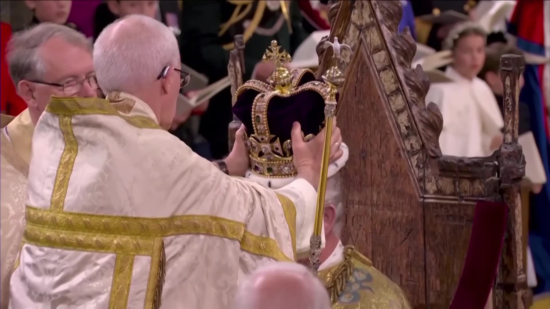 Karol III. bol korunovaný za kráľa