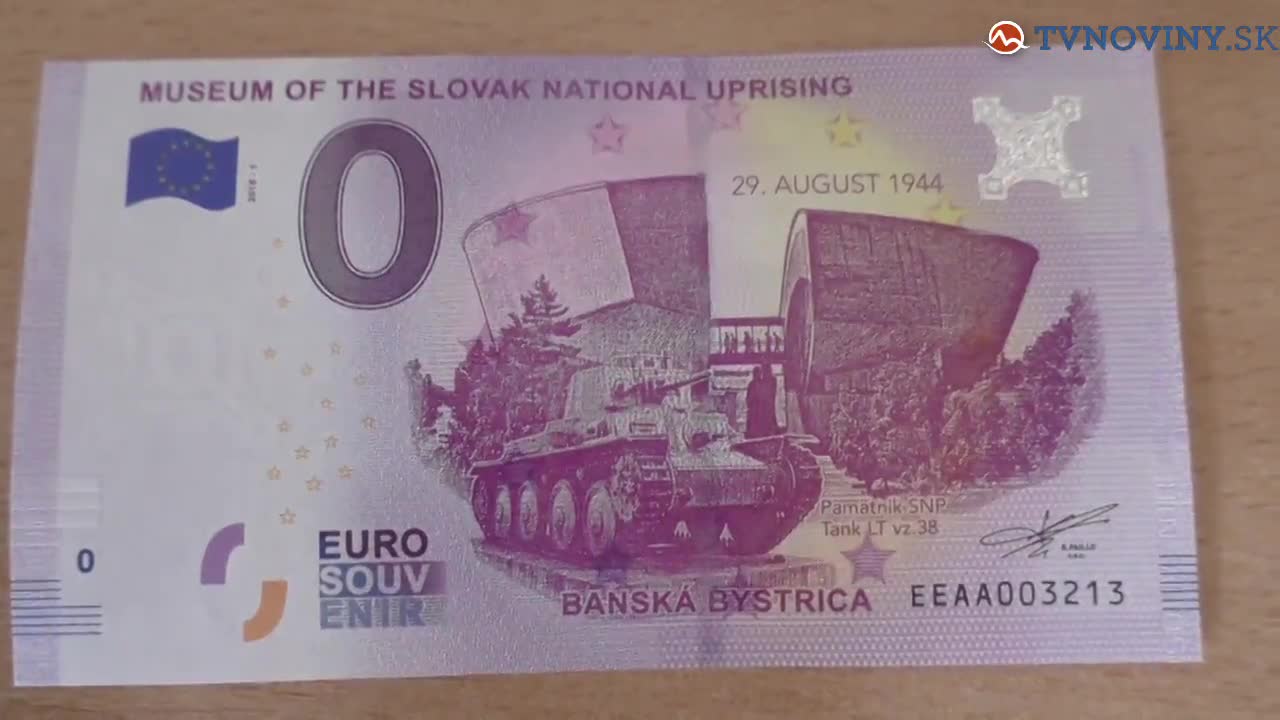Ľudia stáli frontu, aby si kúpili nulovú eurobankovku.