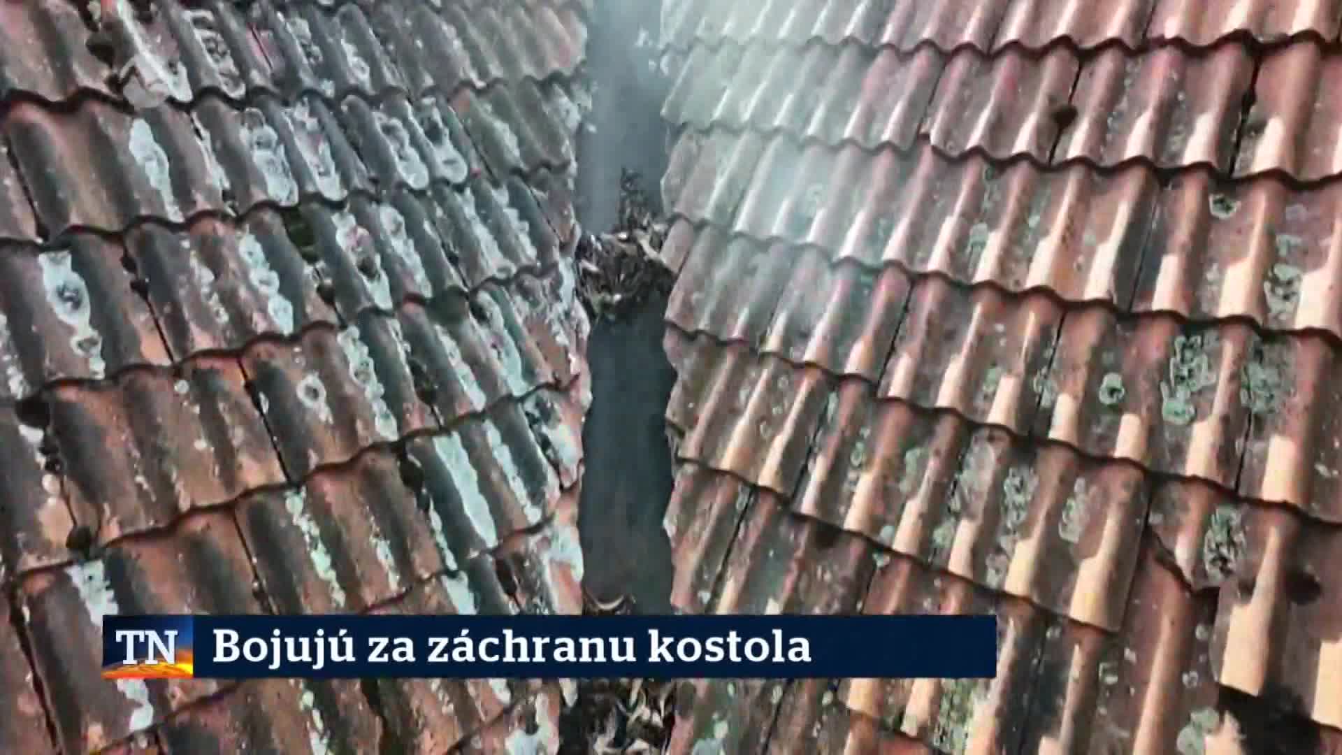 Dvestoročný kostol sa veriacim rozpadáva nad hlavami. Strecha môže každú chvíľu povoliť | TVNOVINY.sk
